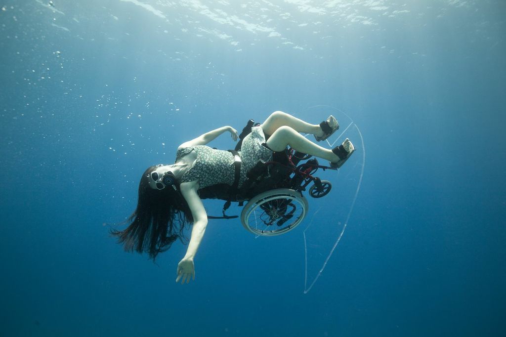 Artist Sue Austin diving in her new underwater wheelchair for the first time