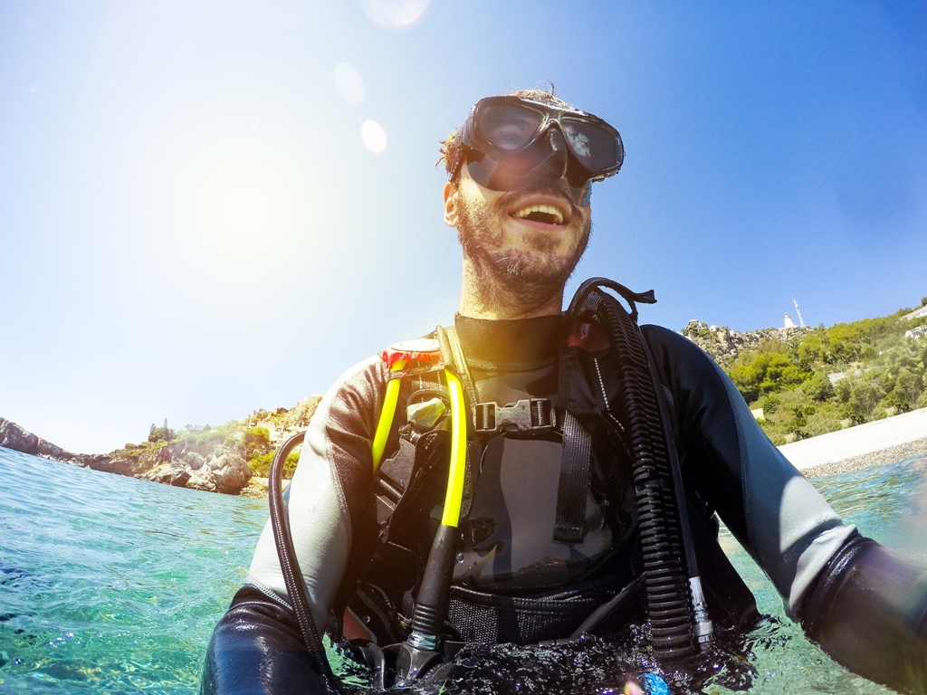 Solo diver practices skills he learned from the Solo Diver Scuba Diving Specialty Course