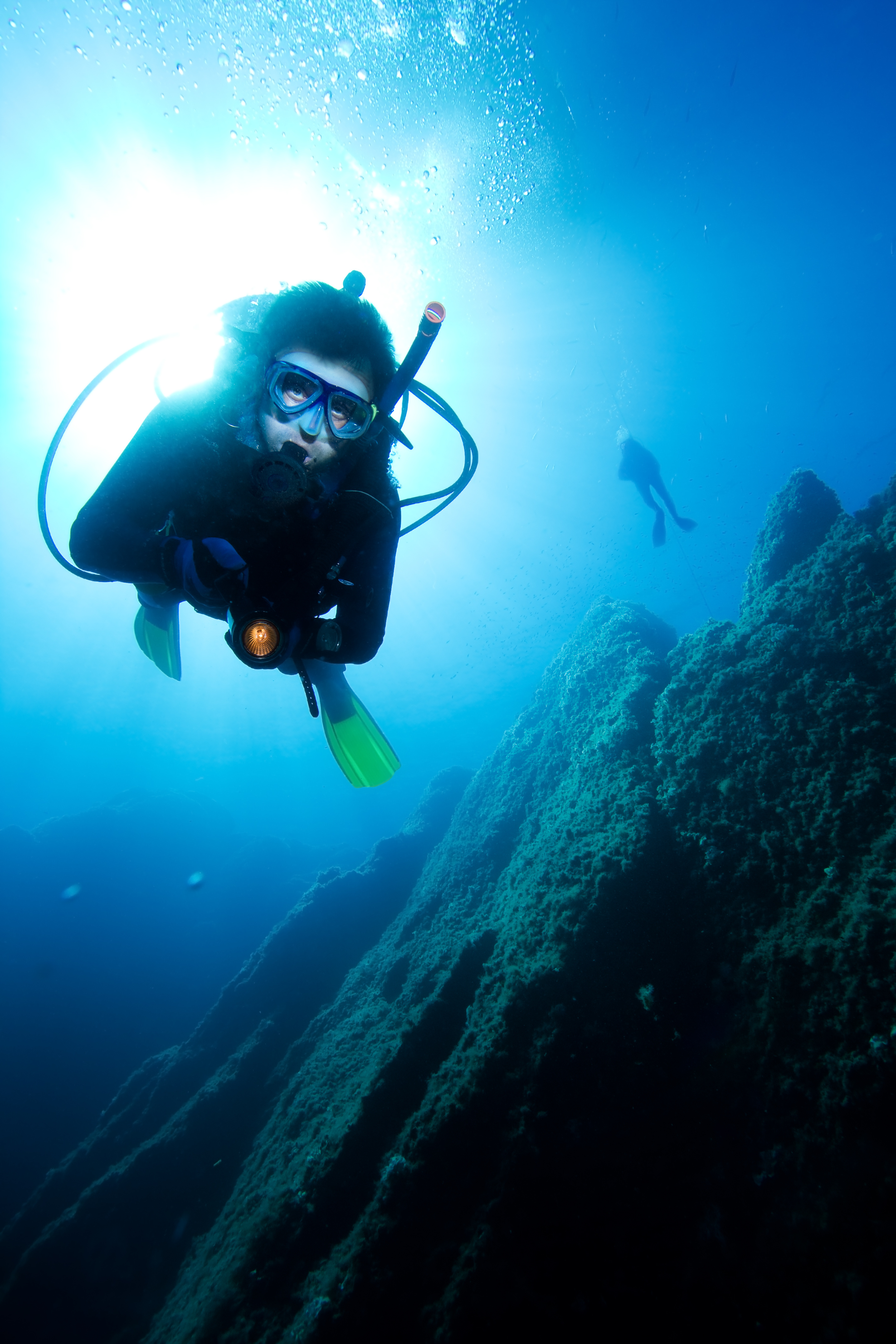 Female altitude divers slows down her ascent rate in an attempt to avoid decompression sickness (DCS) while diving at a high mountain lake