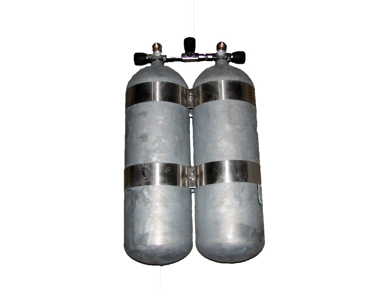 Double scuba cylinders to be used for cave diving