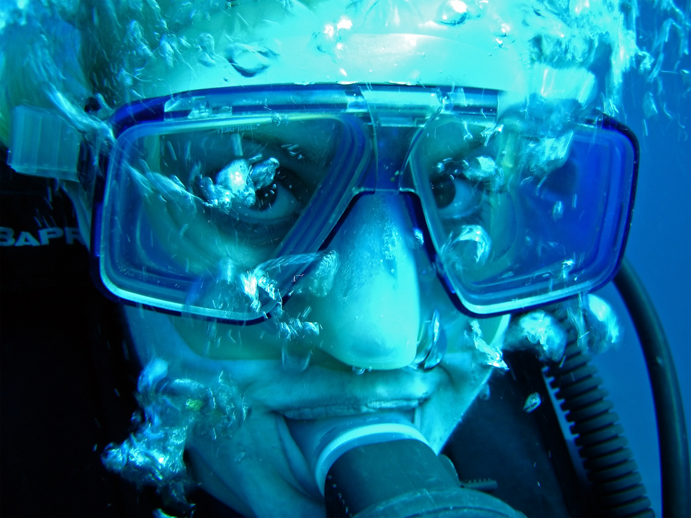 Scuba diver who suffers from an anxiety disorder continues to dive with the help of her buddy and her increased cautiousness