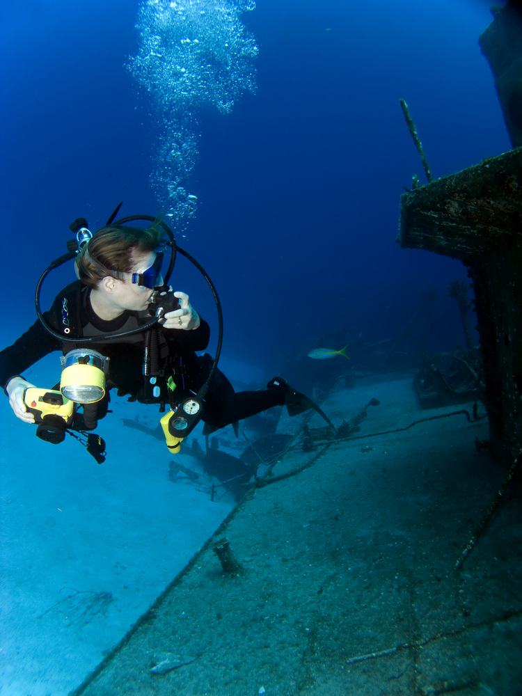 Female diver uses the perimeter search method to explore a popular underwater wreck