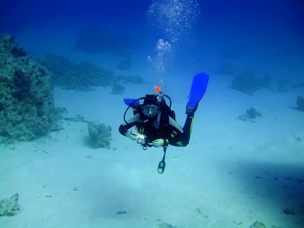 Scuba diver follows the rule of thirds on each and every dive helping to ensure his safety
