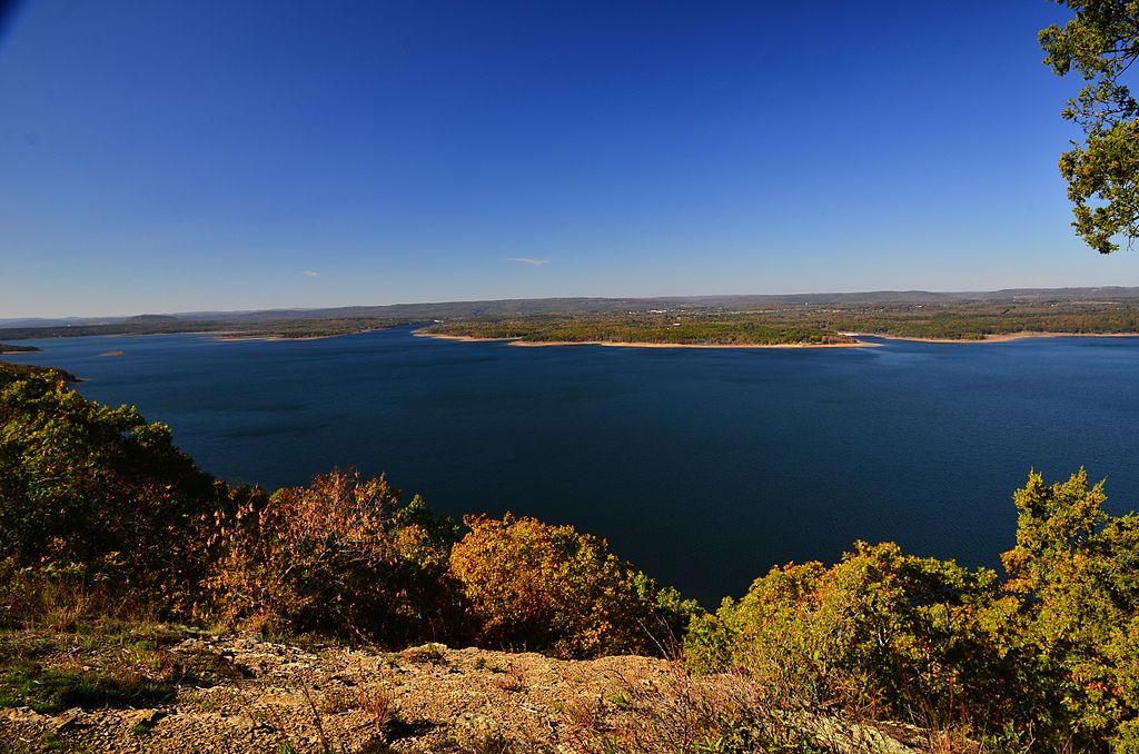 Panoramic view of Arkansas&#039;s Greers Ferry Lake in the Fall