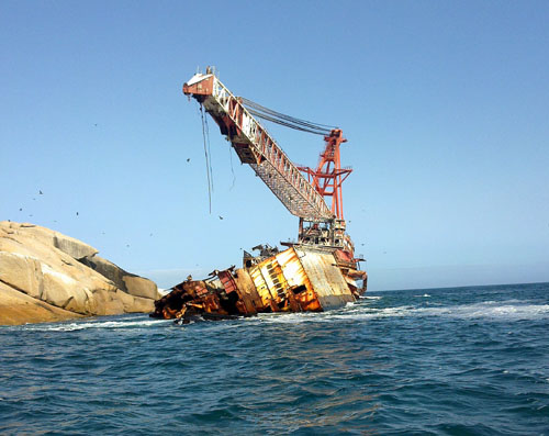 The wreckage of the Boss 400 crane minus the helipad in Cape Town, South Africa