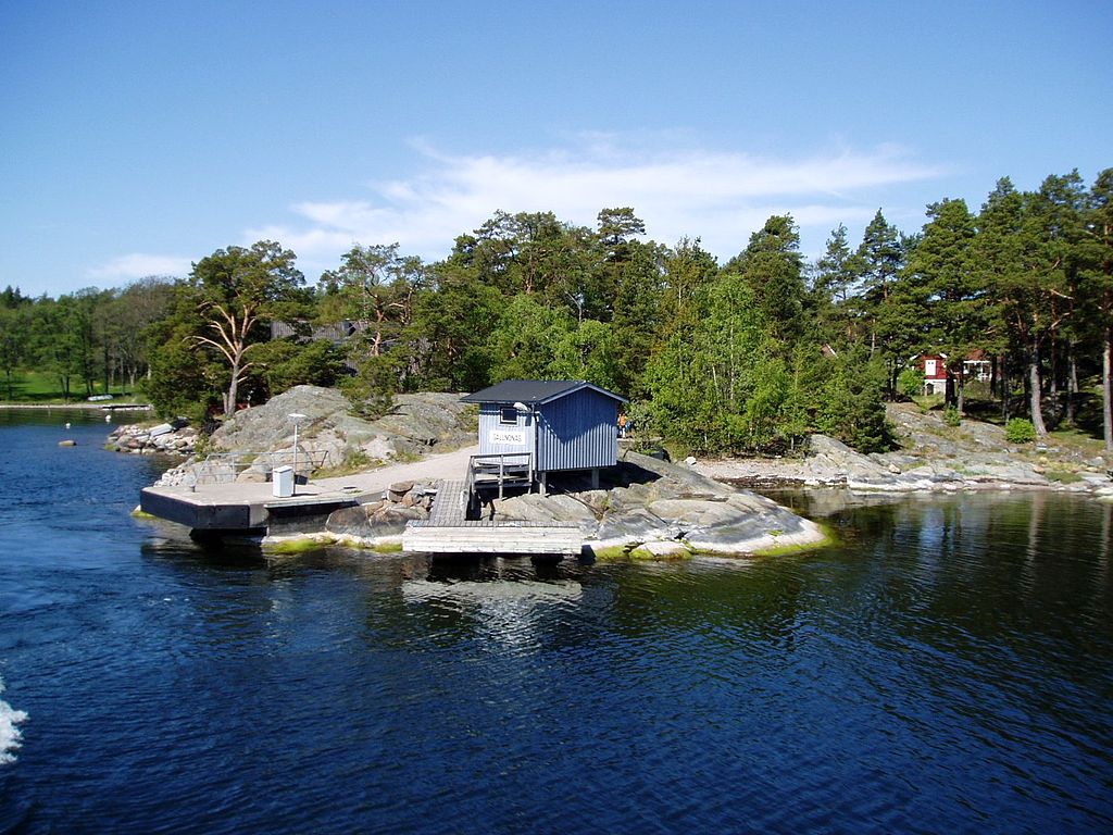 The Gallnonas Brygga Pier in Sweden&#039;s Stockholm Archipelago is a perfect starting point for an exciting dive vacation