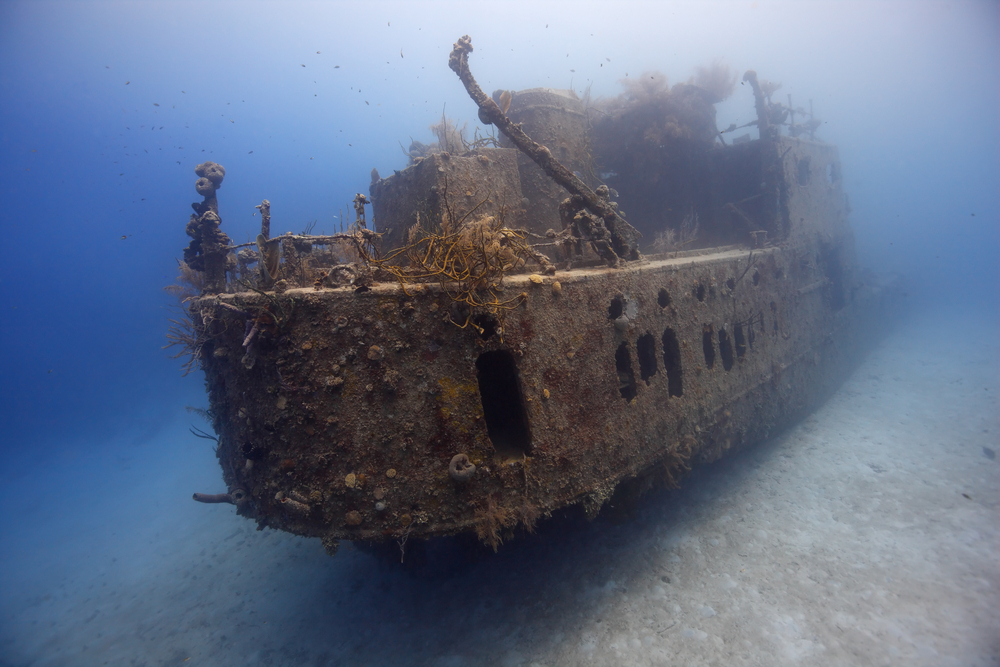 Roatan&#039;s Prince Albert&#039;s Wreck rests on the sandy ocean bottom and is wreathed in coral